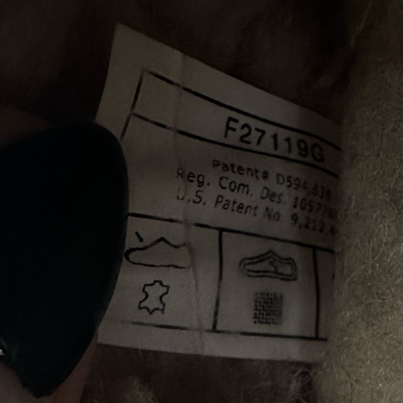 UGG official women’s classic slipper - Picture 6 of 8